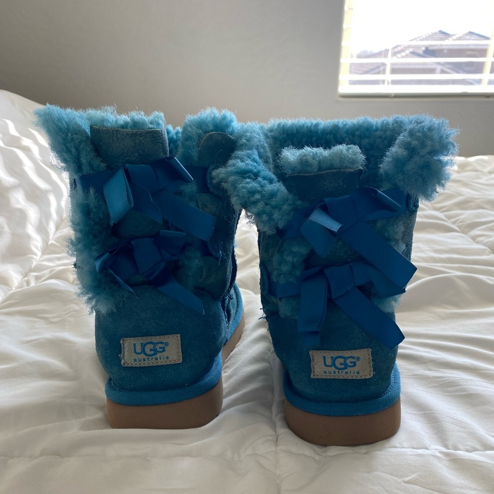 Blue Bailey bow Uggs